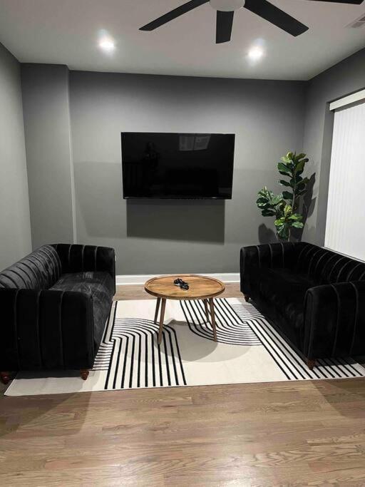 Neutral Spiraled Vibes Apartment Chicago Exterior foto